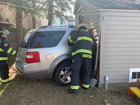 Groveland Police and Fire Respond After Car Crashes into House